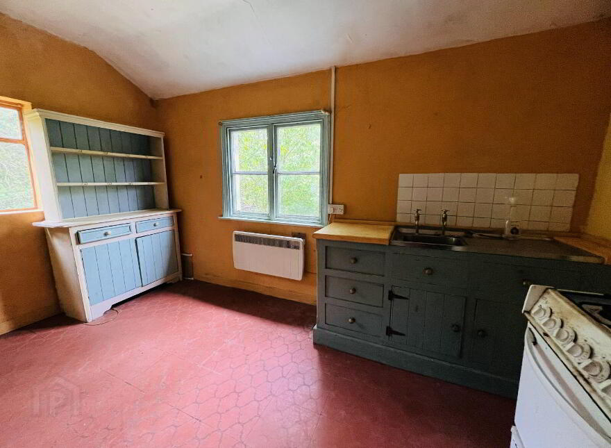 East, Lodge, Mount Pleasant, Bandon, P72KD50