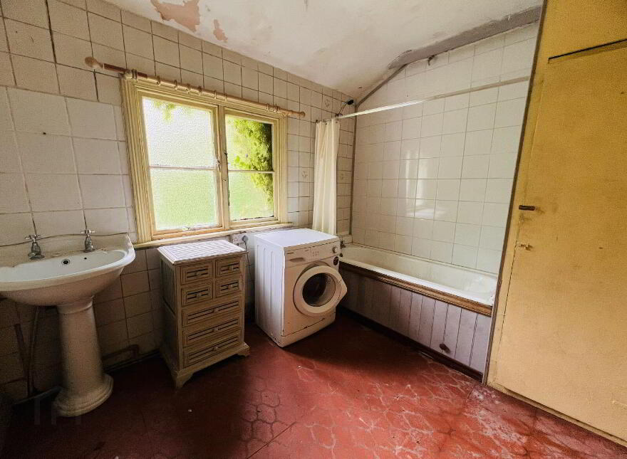 East, Lodge, Mount Pleasant, Bandon, P72KD50