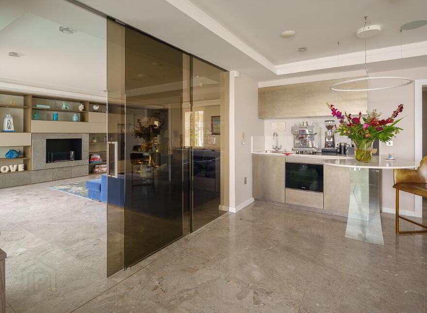 Sea Beach, Sandymount, Blackrock, A91N274