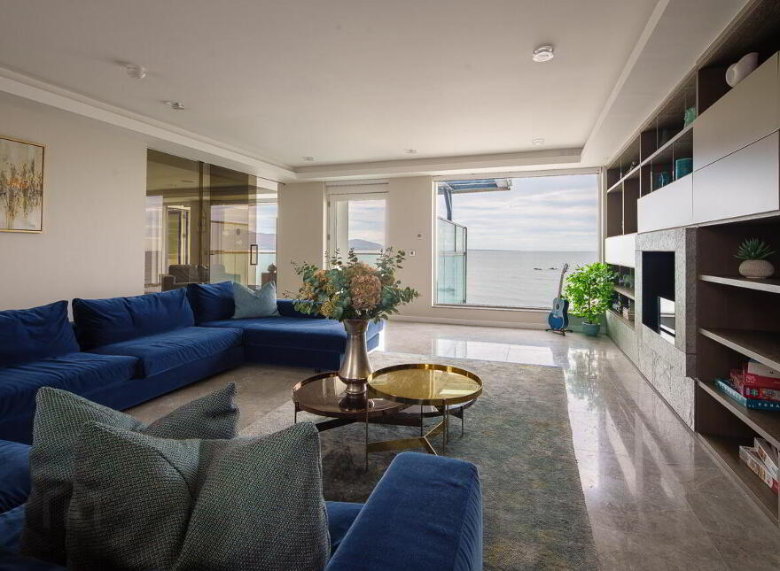 Sea Beach, Sandymount, Blackrock, A91N274