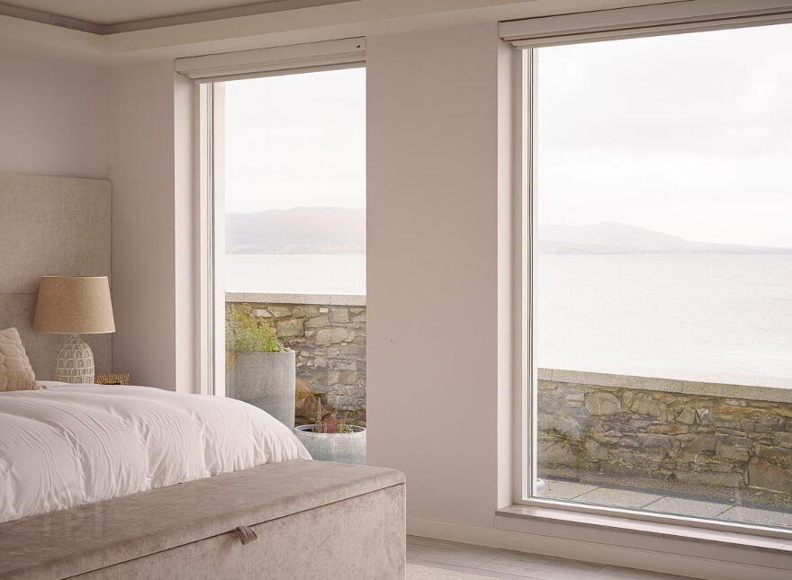 Sea Beach, Sandymount, Blackrock, A91N274