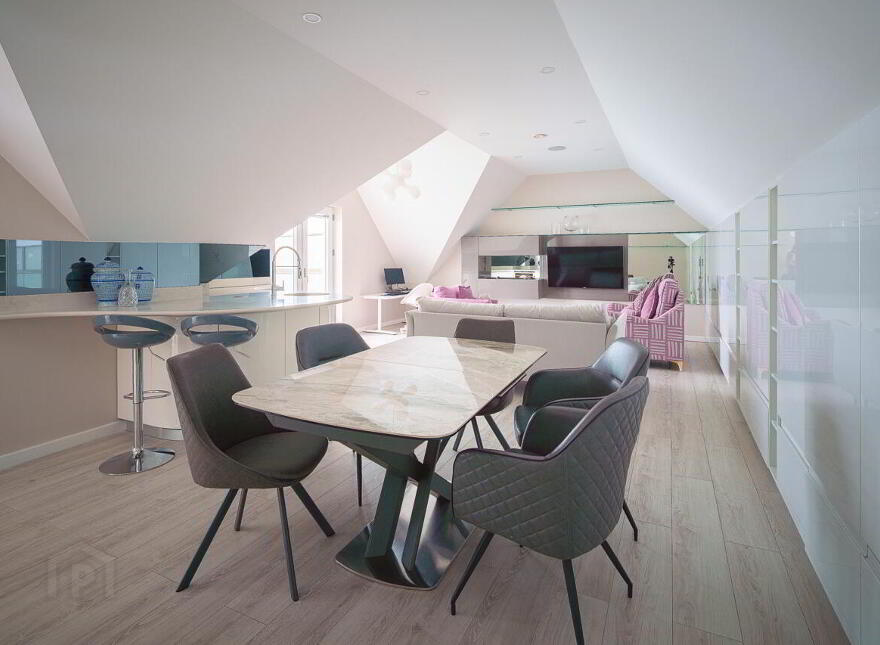 Sea Beach, Sandymount, Blackrock, A91N274