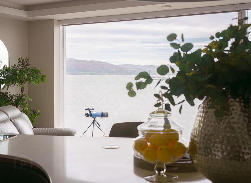 Sea Beach, Sandymount, Blackrock, A91N274