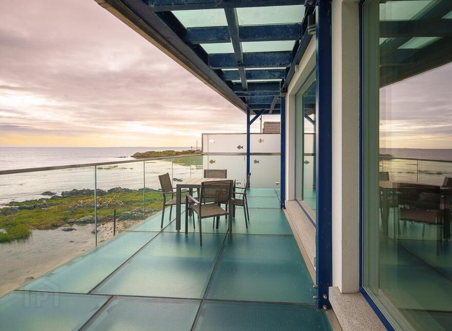 Sea Beach, Sandymount, Blackrock, A91N274