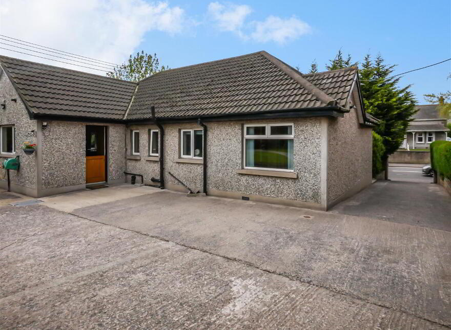 688 Saintfield Road, Carryduff, Belfast, BT8 8BU