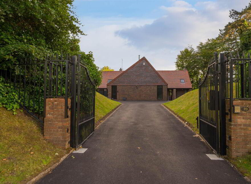 93 Dunmurry Lane, Dunmurry, Belfast, BT17 9JS