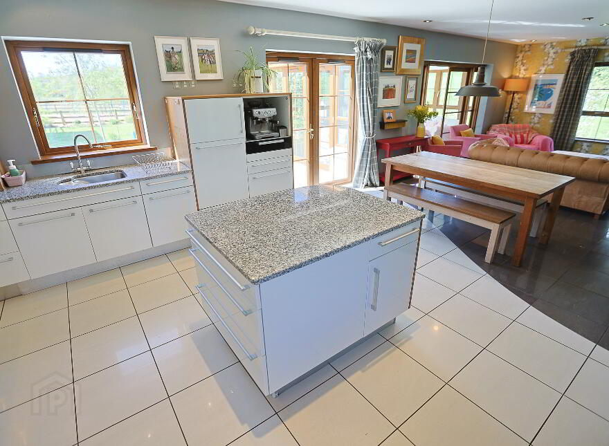 27 Glen Road, Dromore, BT25 1JX