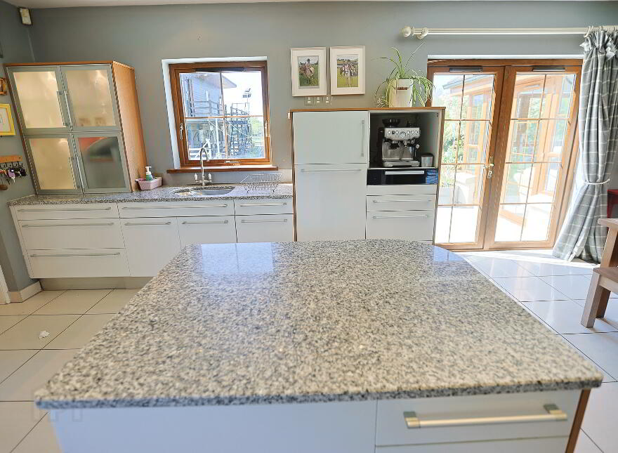 27 Glen Road, Dromore, BT25 1JX