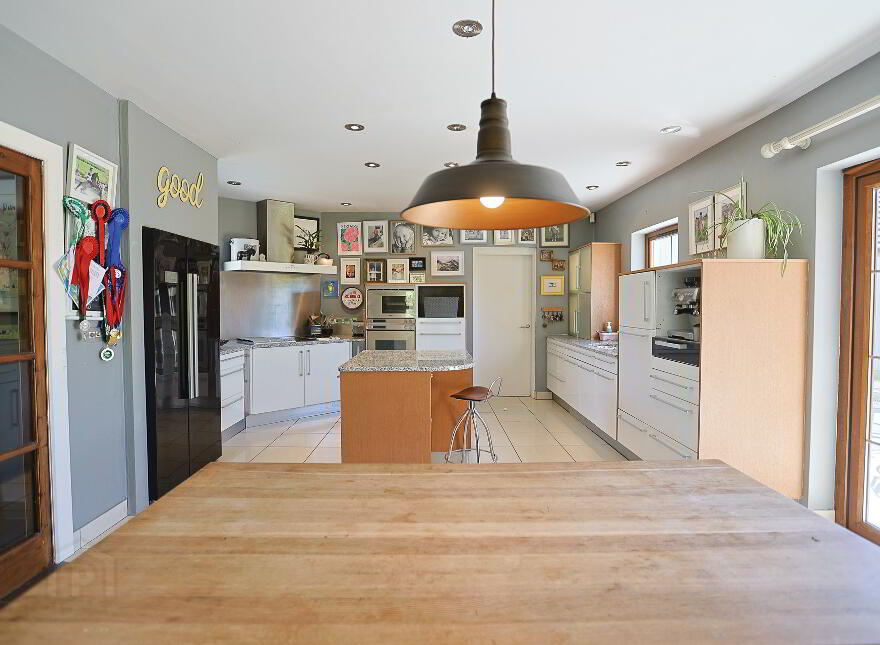 27 Glen Road, Dromore, BT25 1JX