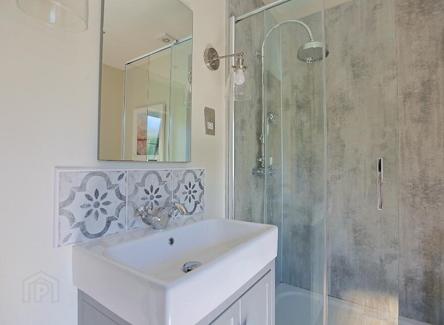 27 Glen Road, Dromore, BT25 1JX