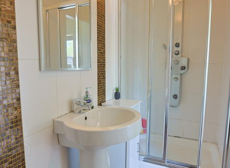 27 Glen Road, Dromore, BT25 1JX