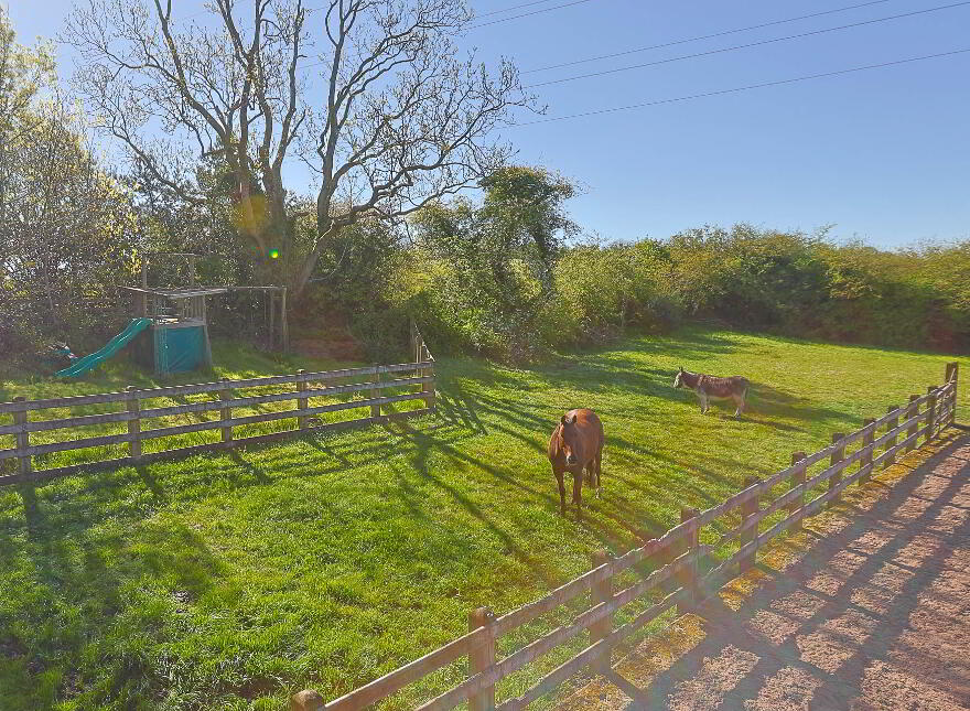 27 Glen Road, Dromore, BT25 1JX
