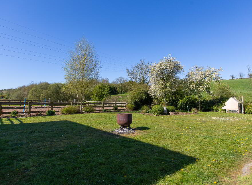 27 Glen Road, Dromore, BT25 1JX