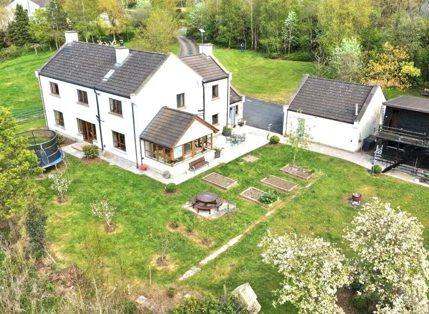 27 Glen Road, Dromore, BT25 1JX