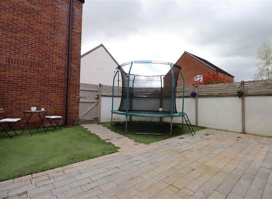 19 Lady Wallace Road, Lisburn, BT28 3WS