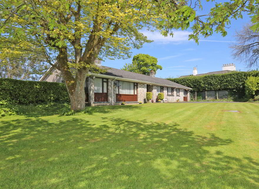 Treetops, Shannon Lawn, North Circular Road, V94TCC4