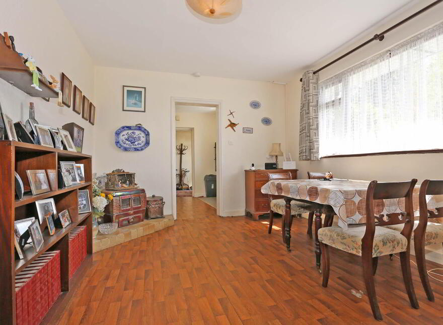 Treetops, Shannon Lawn, North Circular Road, V94TCC4