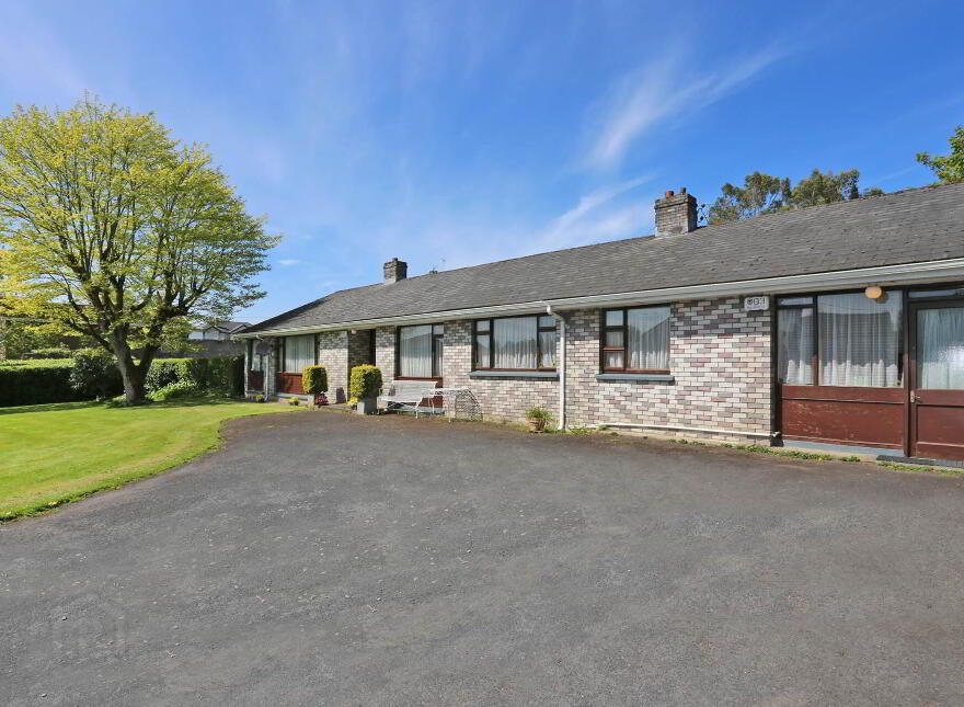 Treetops, Shannon Lawn, North Circular Road, V94TCC4