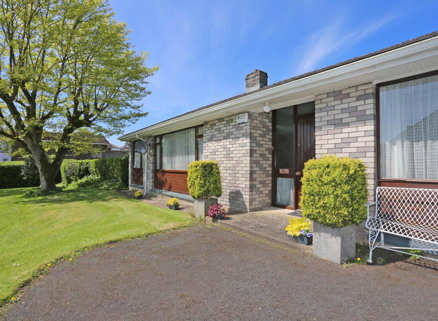 Treetops, Shannon Lawn, North Circular Road, V94TCC4