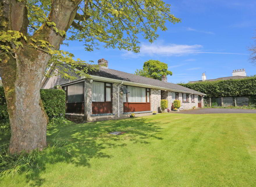 Treetops, Shannon Lawn, North Circular Road, V94TCC4