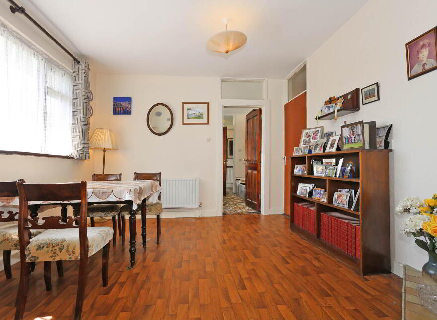 Treetops, Shannon Lawn, North Circular Road, V94TCC4