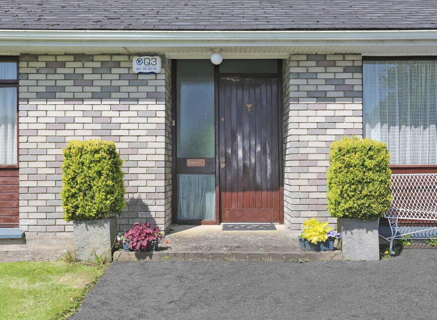 Treetops, Shannon Lawn, North Circular Road, V94TCC4