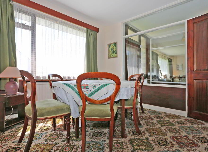 Treetops, Shannon Lawn, North Circular Road, V94TCC4