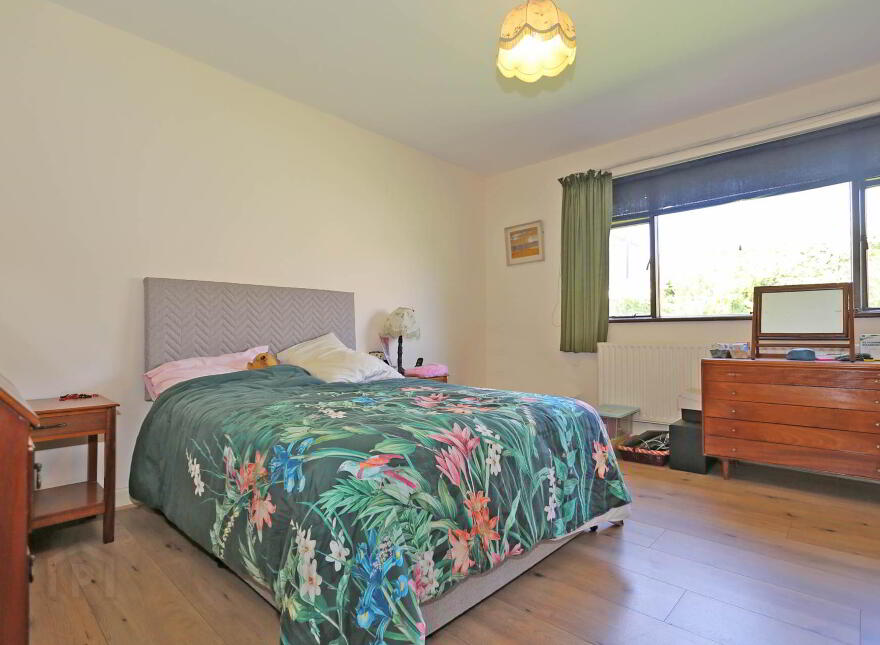 Treetops, Shannon Lawn, North Circular Road, V94TCC4