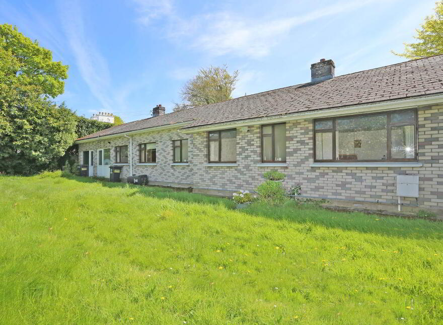 Treetops, Shannon Lawn, North Circular Road, V94TCC4