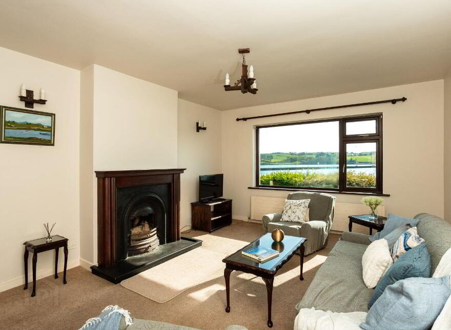Mill Road, Burgatia, Rosscarbery, P85F820