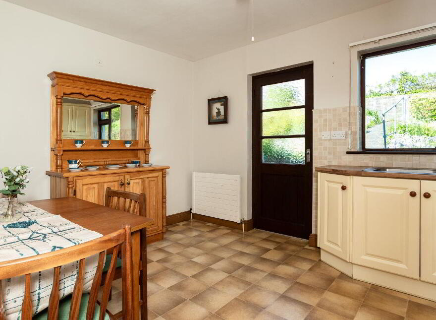 Mill Road, Burgatia, Rosscarbery, P85F820