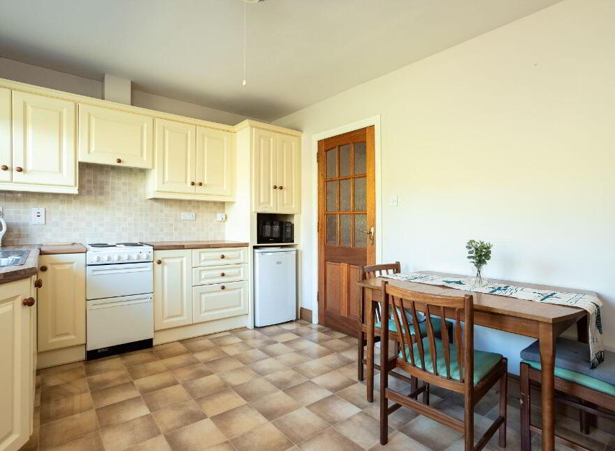 Mill Road, Burgatia, Rosscarbery, P85F820