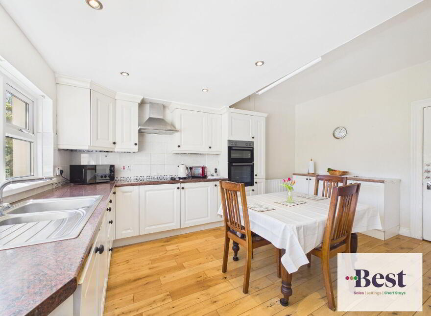 10 Chelmsford Place, Larne, BT40 1AF
