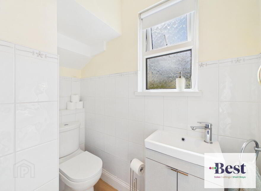 10 Chelmsford Place, Larne, BT40 1AF