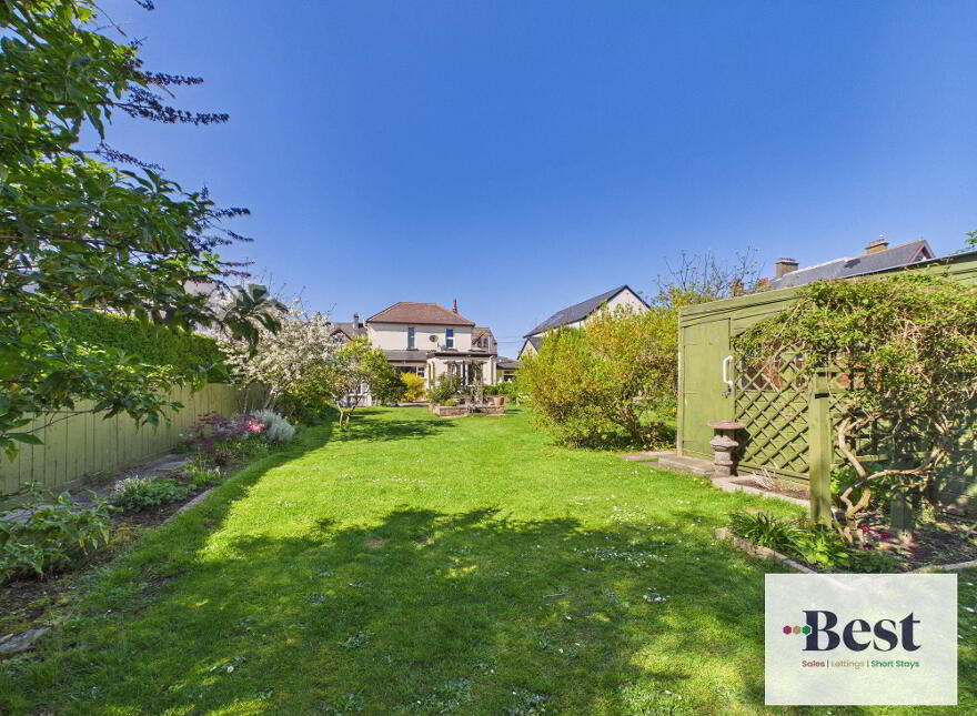 10 Chelmsford Place, Larne, BT40 1AF