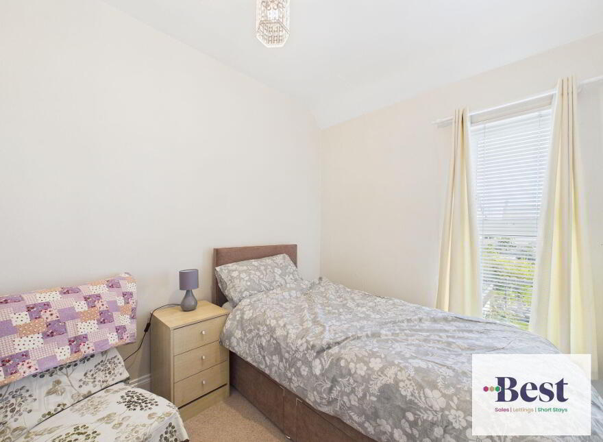 10 Chelmsford Place, Larne, BT40 1AF