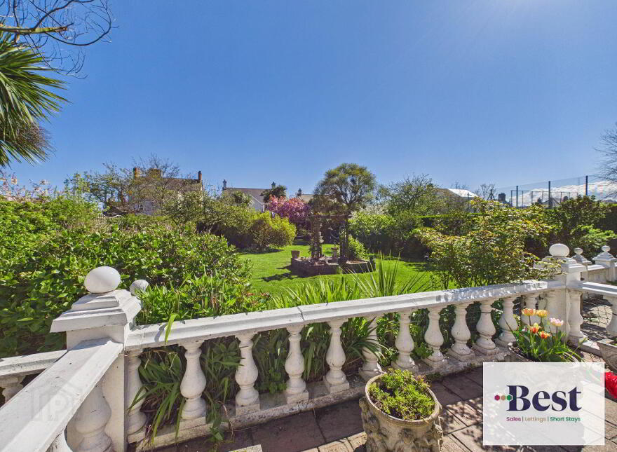 10 Chelmsford Place, Larne, BT40 1AF