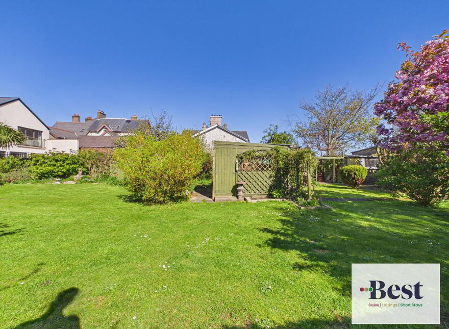 10 Chelmsford Place, Larne, BT40 1AF