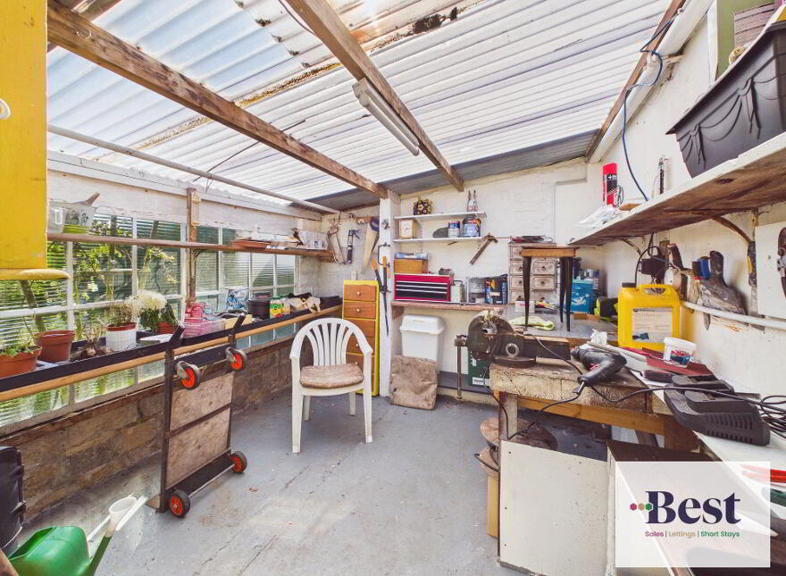 10 Chelmsford Place, Larne, BT40 1AF