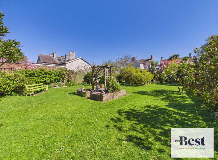 10 Chelmsford Place, Larne, BT40 1AF