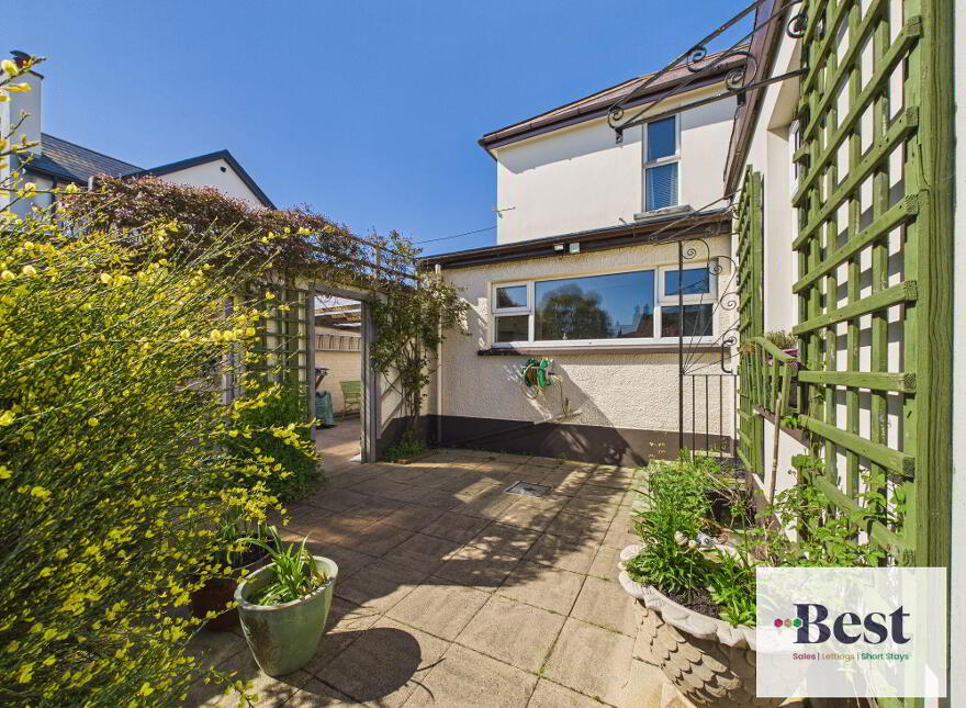 10 Chelmsford Place, Larne, BT40 1AF