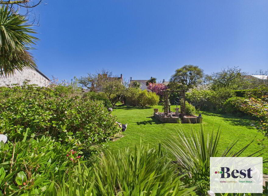 10 Chelmsford Place, Larne, BT40 1AF