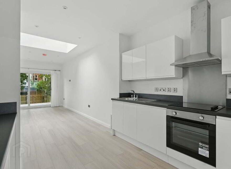 14 Lisburn Avenue, Belfast, BT9 7FX