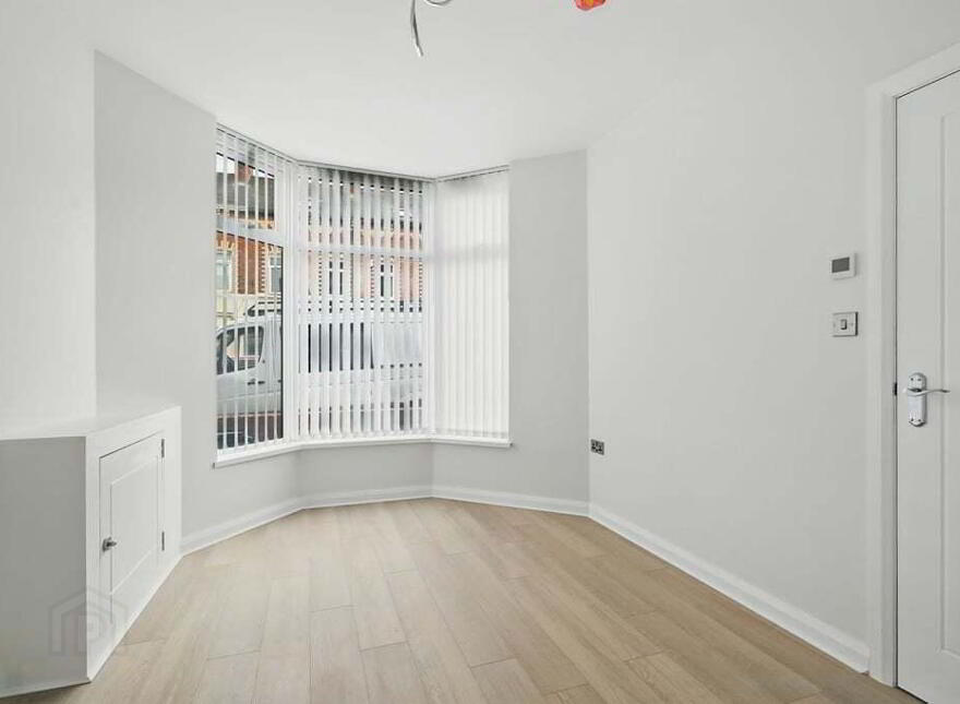 14 Lisburn Avenue, Belfast, BT9 7FX