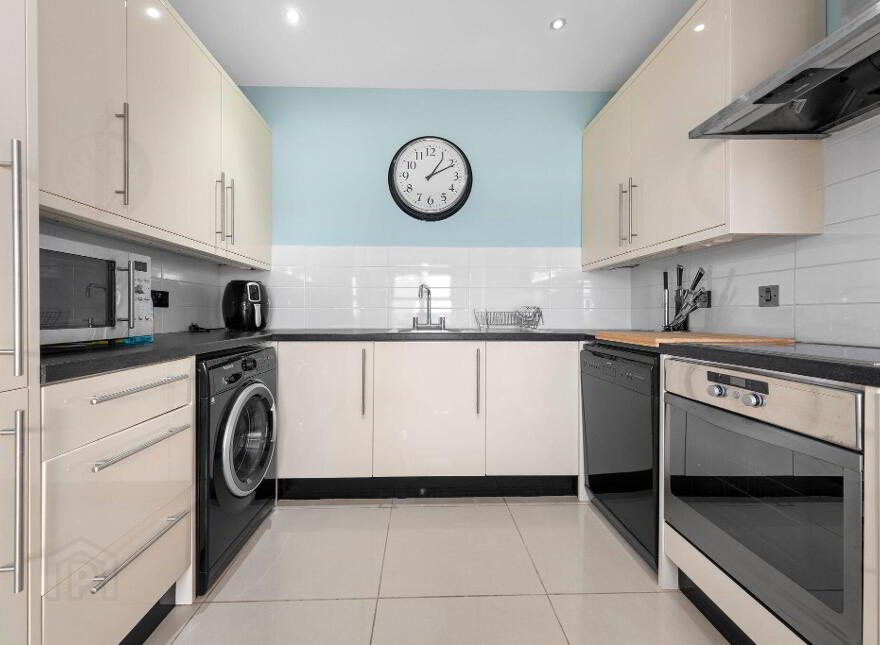 32 Covehill Court, Portrush, BT56 8GL