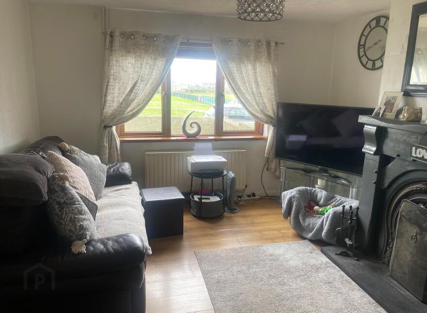 27 McGoldricks Villas, Kilkeel, BT34 4EG