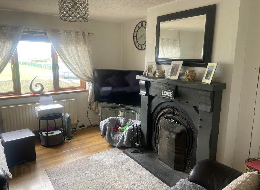 27 McGoldricks Villas, Kilkeel, BT34 4EG