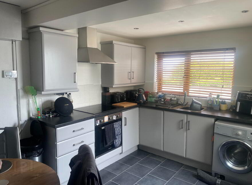 27 McGoldricks Villas, Kilkeel, BT34 4EG