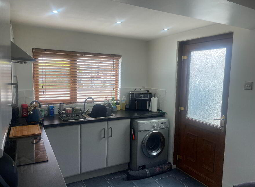 27 McGoldricks Villas, Kilkeel, BT34 4EG