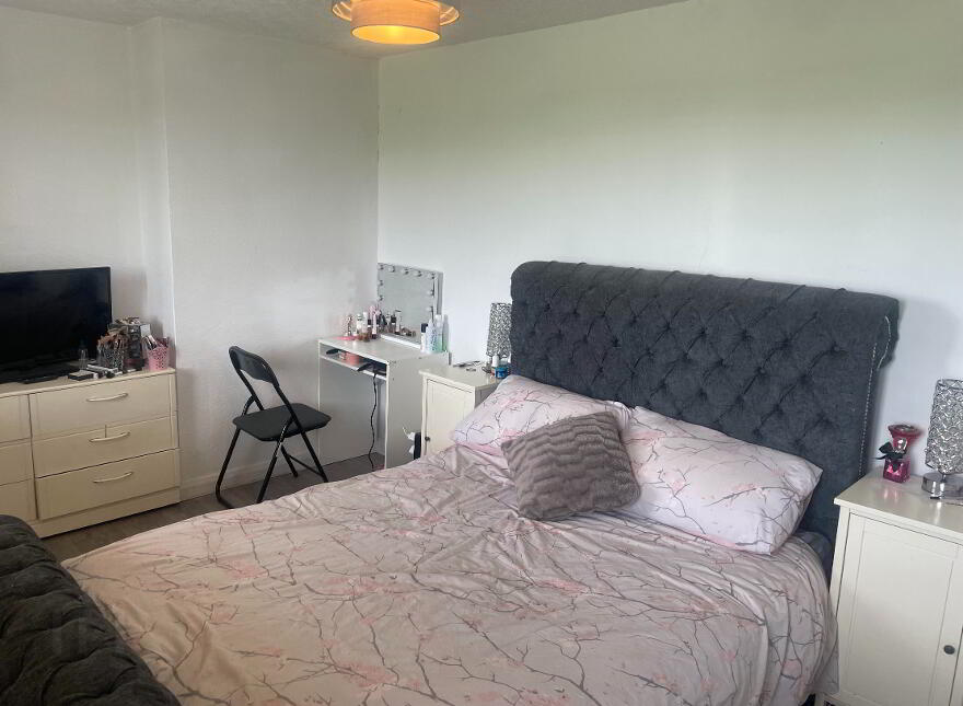 27 McGoldricks Villas, Kilkeel, BT34 4EG